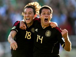 Andrés Guardado y Javier Chicharito Hernández celebran el segundo gol mexicano. MEXSPORT  /