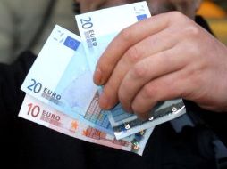 Michael Diekmann, afirma que el euro es irrenunciable y fundamental para mantener el peso de Europa. ARCHIVO  /