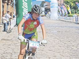 Liz Flores ganó el primer lugar en la categoría femenil Avanzada, con un tiempo de 56 minutos, 13 segundos. E. BARRERA  /