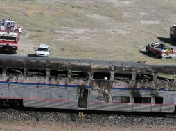 Seis personas murieron en un choque entre un tren de pasajeros contra un camión de carga comercial. AP  /