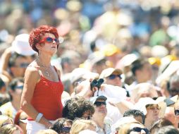 Miles de asistentes escucharon la homilía celebrada en la plaza de San Pedro. REUTERS  /
