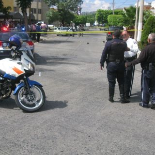 Consignan a sujetos que lanzaron granada a policías en Zapopan