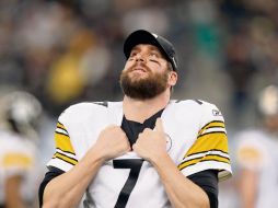 El mariscal de campo Ben Roethlisberger jugó durante un mes con el pie derecho fracturado. GETTY IMAGES SPORT  /