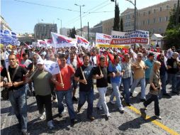 La plaza Syntagma se convirtió en punto de encuentro para miles de 'indignados' que protestan ante el plan de austeridad. EFE  /
