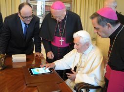 La Iglesia católica ya colaboraba con las redes sociales Facebook y YouTube. El Sumo Pontífice presentó hoy oficialmente la página. EFE  /