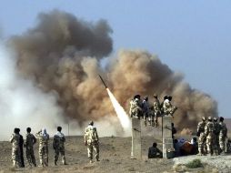 Militares lanzan uno de los 14 misiles en la prueba que calificaron como exitosa. EFE  /