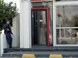 Las autoridades cuentan con la descripción que emitió una cajera para facilitar su búsqueda. ARCHIVO  /