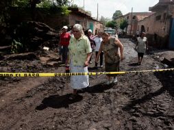 Continúan los trabajos de remoción del lodo que “sepultó” la noche del sábado pasado el poblado de San Miguel Cuyutlán. A. HINOJOSA  /