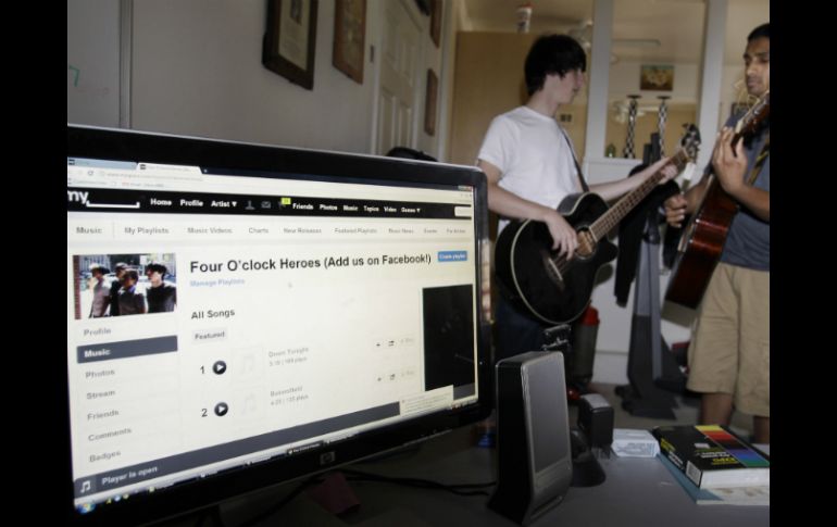 News Corporation vendió a la red social MySpace por 35 MDD. AP  /