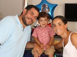Carlos, Carlos y Susy G de Quevedo.  /