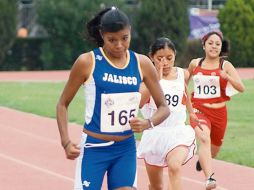 Mónica González ganó ayer en el último día de competencia, dos medallas de oro en 100 y 200 metros planos.  ESPECIAL  /