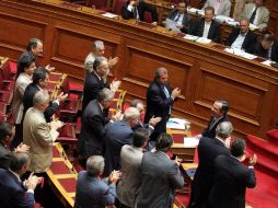 El Parlamento heleno ya aprobó ayer el programa de ajustes económicos. EFE  /