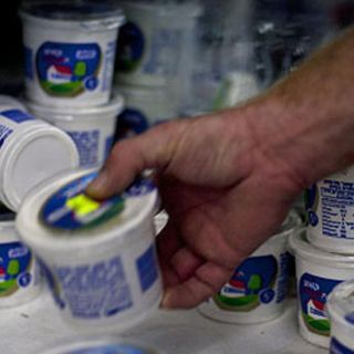 Boicot organizado en Internet logra bajar el precio del requesón