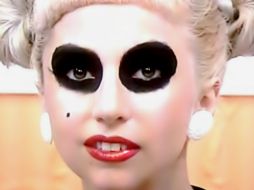 La cantante Lady Gaga criticó a quienes hacen playback''.  En un show de TV se maquilló como un oso panda. ESPECIAL YOUTUBE  /