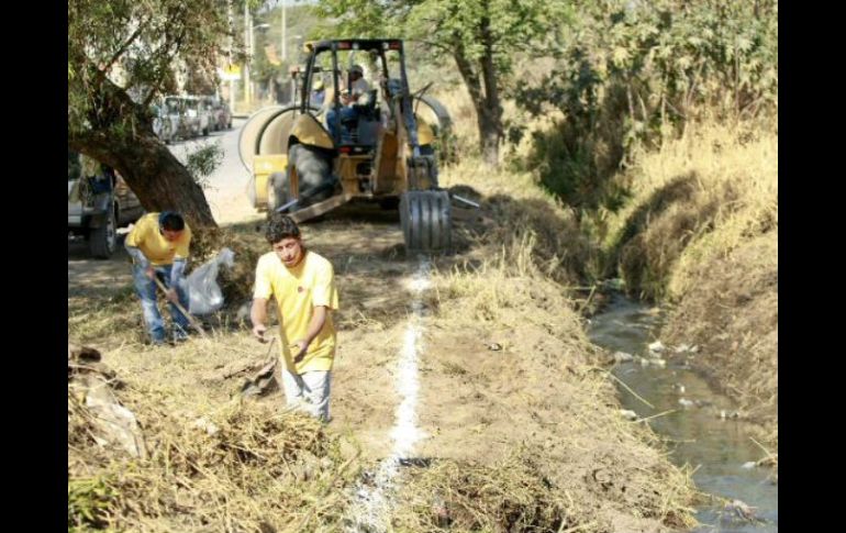 Inicio de las obras del colector pluvial en la colonia Los Puestos, donde el año pasado un pequeño cayó al canal pluvial. ARCHIVO  /