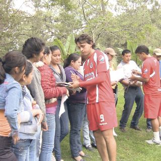Magallón y Arellano apoyan a Marco Fabián