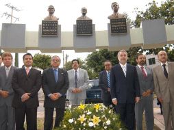 Aristóteles Sandoval acudió a la develación de los bustos de los ingenieros Héctor Mejía y Luis Enrique Bracamontes. ESPECIAL  /