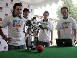 Estudiantes y profesores de la UP serán los representantes jaliscienses en el torneo internacional RoboCup 2011. A. HINOJOSA  /