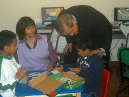 José Ángel Córdova Villalobos de visita en el Centro Médico Nacional La Raza, en el Distrito Federal. NTX  /
