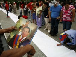 Seguidores del presidente venezolano salen a las calles de Caracas con muestras de afecto para el gobernante. REUTERS  /