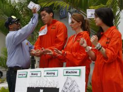 Activistas pro derechos humanos se manifiestan en silencio contra la  nueva legislación que afecta a los inmigrantes. AP  /