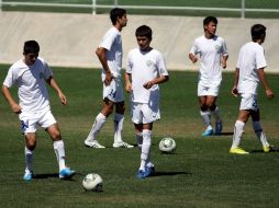 Jugadores de la selección de Uzbekistán, durante sesión de entrenamiento para Mundial Sub-17. MEXSPORT  /