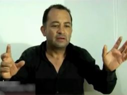 Sentado frente a la cámara, el personaje da más detalles sobre sus consideraciones de superación personal. ESPECIAL  /