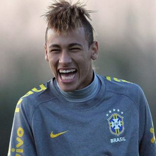 Se declara Alves fan de Neymar, le gustaría tenerlo en el Barça