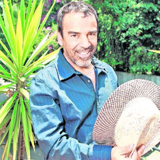 Damián Alcázar pide salvar a la Academia