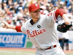 Roy Halladay lanzó en Toronto por primera vez desde que fue traspasado a los Filis en 2009 y recibió una ovación. AFP  /