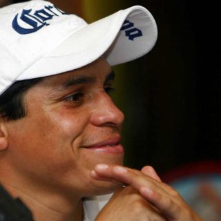 Edgar Sosa retiene el título Mosca