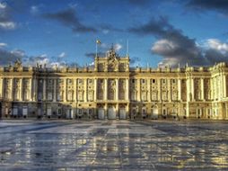 Los ruteros pudieron admirar primero los salones del Palacio Real, residencia oficial del Rey de España, Juan Carlos I. ESPECIAL  /