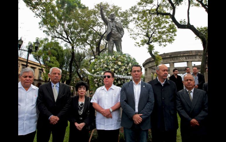 Guadalupe Hernández, Rafael Yerena (a su derecha), Rafael Gonzáles (penúltimo de izq. a der.) y Antonio Álvarez (último) E. BARRERA.  /