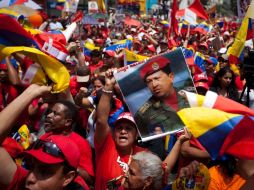 Jóvenes marchan en Venezuela para celebrar la independencia del país y  apoyar al presidente Hugo Chávez. REUTERS  /