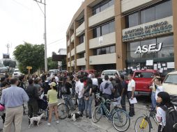 Miembros de organismos ciudadanos realizaron un juicio público a las afueras de la ASEJ. S. NÚÑEZ  /