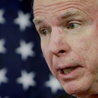 McCain rechaza retiro militar de Afganistán