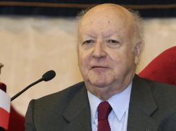 Edwards nació en Santiago de Chile, en 1931 es escritor y periodista y en la actualidad es el Embajador de Chile en Francia.  EFE  /