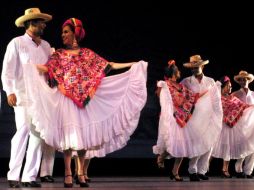Seguidillas, fandangos, zarabandas, caconas, pavanas y jaconas fueron otras pequeñas danzas que se presentaron. ARCHIVO  /