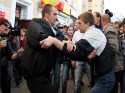 Entre los detenidos se encuentran activistas, profesores, abogados e incluso periodistas que cubrían las represiones. EFE  /