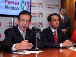 Humberto Moreira (izq.), dirigente nacional del tricolor, confió en concretar un acuerdo con el Partido Nueva Alianza. EL UNIVERSAL  /