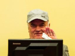 Mladic está acusado de ejecutar a unos ocho mil hombres y adolescentes musulmanes serbios en la ciudad de Srebrenica. AP  /