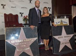 Jenni Rivera y su esposo el beisbolista Esteban Loaiza fueron distinguidos por el Paseo de las Estrellas de Las Vegas. AP  /
