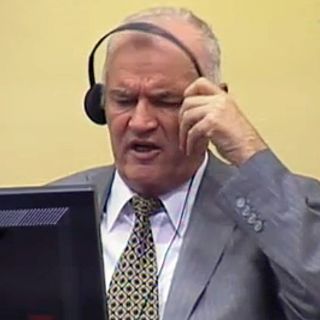 Expulsan a Mladic de Corte por alterar orden