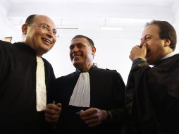 En la imagen, los defensores del ex mandatario tunecino, Hosni Beji, Abdsatar Messaoudi y Bechir Mahfoudhi. REUTERS  /