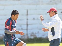 El estratega de Chivas, José Luis Real (der.), habló con Marco Fabián para conocer su versión de los hechos. MEXSPORT  /