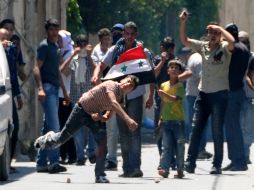 Habitantes de Siria se encuentran preparados para enfrentar eventual asalto del ejército. EFE  /