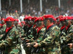 Aspecto del desfile militar con motivo de la conmemoración del bicentenario de la Independencia de Venezuela. EFE  /
