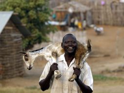 Miles de africanos se arriesgan en travesías peligrosas para buscar una mejor vida en países productores de petróleo. AFP  /