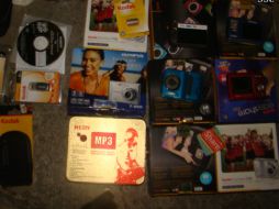 Entre los artículos robados se encontraban cámaras fotográficas, reproductores mp3 y memorias USB. ESPECIAL  /