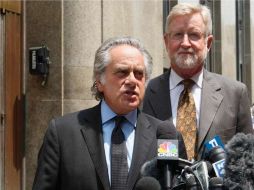 Momento en que los abogados de Strauss-Kahn abandonan la oficina del fiscal de Manhattan. AP  /